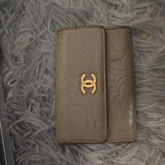 Chanel Camilla Tan W/ Gold Hardware✨️2 Compartment Card Holder (EUC)(17155922) - Picture 2 of 12